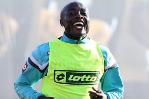 Pierre Webo'ya sevgi g&ouml;sterisi