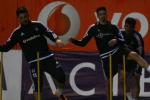 Beşiktaş,  kalan 7 karşılaşmanın hepsinde oyunculara prim dağıtma kararı aldı