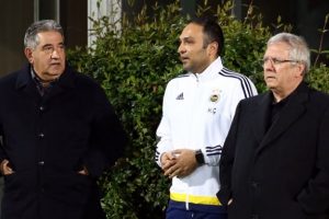 Fenerbah&ccedil;e'de Osmanlı ma&ccedil;ı sonrası hakeme b&uuml;y&uuml;k tepki vardı