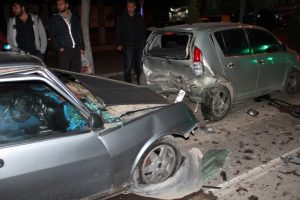 5 aracın karıştığı kazada 6 kişi yaralandı