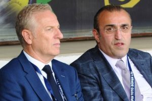 Galatasaray'ın &ouml;nlenemez d&uuml;ş&uuml;ş&uuml; devam ediyor