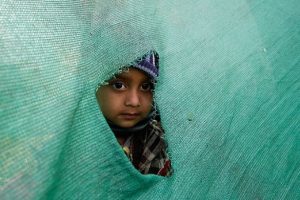 Nepal'de depremzede &ccedil;ocuklar 'k&ouml;le' olarak satılıyor