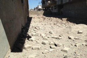 Nusaybin'de parke taşları ile sokaklara kurulan barikatlar kaldırılıyor