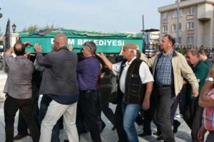 &Uuml;nl&uuml; sanat&ccedil;ıya vefasızlık