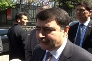 Vali: Enkaz altında 2 kişi var