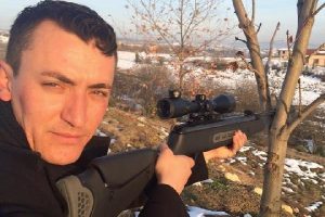 Uzman &Ccedil;avuş, tabancası ile intihar etti