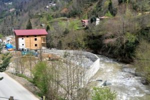 Rize'de taşkın koruma duvarı tartışması