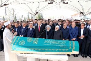 Cumhurbaşkanı Erdoğan, işadamı H&uuml;seyin Doğan'ın cenaze t&ouml;renine katıldı