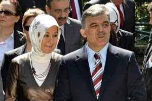 Abdullah G&uuml;l, fel&ccedil; ge&ccedil;iren dayısını ziyaret etti