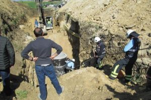 İnşaata oğlunu ziyarete gitti, toprak altında kalıp &ouml;ld&uuml;