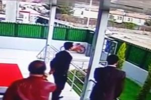 Diyarbakır'da 'bombalı ara&ccedil;' uyarısı