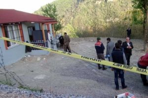 Sapanca'da baba ile oğlu &ouml;ld&uuml;r&uuml;ld&uuml;