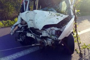D&uuml;zce'de ara&ccedil; yoldan &ccedil;ıktı: 2 &ouml;l&uuml;, 1 yaralı