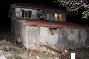 Minik Beyza evin damına bağlı ipte &ouml;l&uuml; bulundu