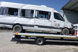 Şof&ouml;r direksiyonda uyudu: 3 yaralı