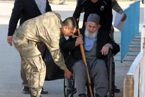 'Dede' tahliye edildi: Aslında 111 yaşındaymış