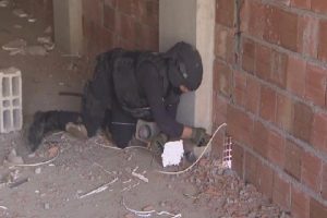 Nusaybin'de duvarların i&ccedil;ine tuzaklanan patlayıcılar b&ouml;yle imha ediliyor