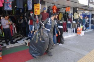 Havalar ısındı '&ouml;l&uuml;m yelekleri' vitrine &ccedil;ıktı