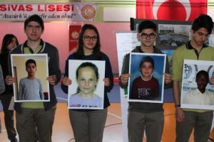 Sivas Lisesi &ouml;ğrencileri, 12 yetim &ccedil;ocukla kardeş oldu