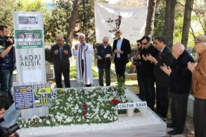 Sadri Alışık doğum g&uuml;n&uuml;nde kabri başında anıldı