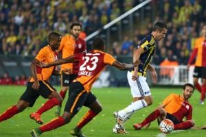 Galatasaray-Fenerbah&ccedil;e derbisinin saati belli oldu