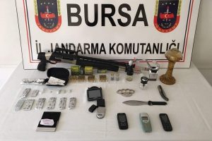 Bursa'da jandarmanın durdurduğu ara&ccedil;tan kokain &ccedil;ıktı!