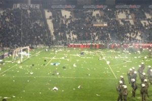 FIFA'dan Yunanistan h&uuml;k&uuml;metine men tehdidi!