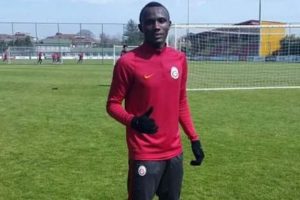Galatasaray Elvis Sakyi'yi denemeye aldı