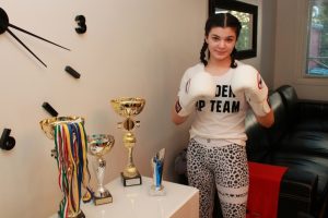 İsve&ccedil;'te muay thai'nin yıldızı Nazlı Suvak&ccedil;ı