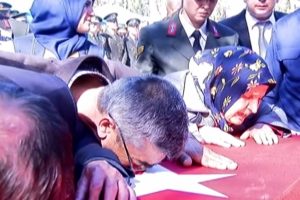 Şehit annesinin s&ouml;zleri y&uuml;rek burktu
