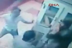 Suriyeli &ccedil;ocuklara dayak atan esnaflar g&ouml;zaltına alındı