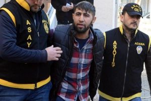 Polisin aradığı hırsızlık &ccedil;etesi lideri &ouml;ld&uuml;