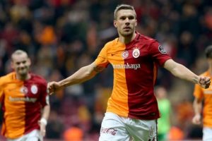 Podolski'nin kendisine kul&uuml;p baktığı &ouml;ğrenildi
