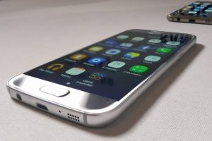 Samsung Galaxy S7 y&uuml;zleri g&uuml;ld&uuml;rd&uuml;!