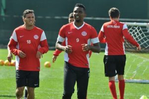 750 TL ver, Eto'o ile u&ccedil;!