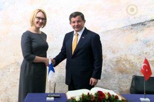 Davutoğlu Fin Parlamento Başkanı'yla g&ouml;r&uuml;şt&uuml;
