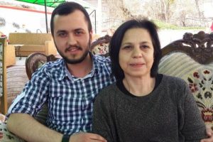 Hastalığı yenip şarkı yazdı