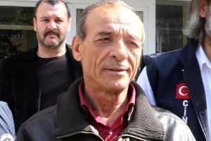 Bı&ccedil;aklı saldırgan polisin takibi sonucu yakalandı