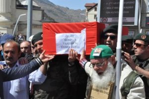 Şehit Komiser Yardımcısı Aktaş'ı,15 bin G&uuml;m&uuml;şhaneli uğurladı