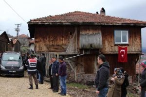 Şehit ailesine yeni ev yapılacak