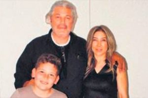 Bir doğum g&uuml;n&uuml;, iki pasta...
