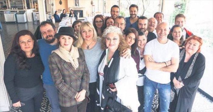 Yeni ekibini sosyal medyada tanıttı...