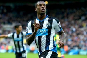 Wijnaldum, Newcastle'ı y&uuml;z &uuml;st&uuml; bırakıyor