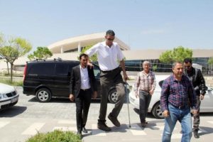 D&uuml;nyanın en uzun adamı Sultan K&ouml;sen, ter&ouml;r&uuml;n bitmesini istedi