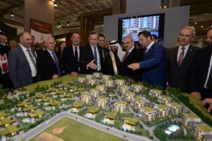 Bursa Gayrimenkul Fuarı'nın ilk g&uuml;n&uuml;nde Araplar'a 150 konut satıldı