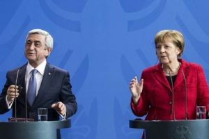 Merkel'den flaş 'soykırım' a&ccedil;ıklaması