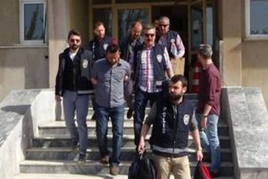 &Ccedil;ocuk pornosu &ccedil;ekiyorlardı polis bastı!