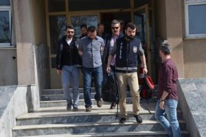 16 yaşındaki kızla ilişkisini kameraya kaydederken yakalandı