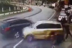 Ara&ccedil;lar yayaların arasına daldı