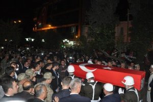 Hatay şehidini son yolcuğuna uğurladı